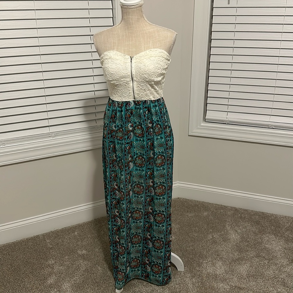 Rue 21 NEVERWORN strapless sun dress